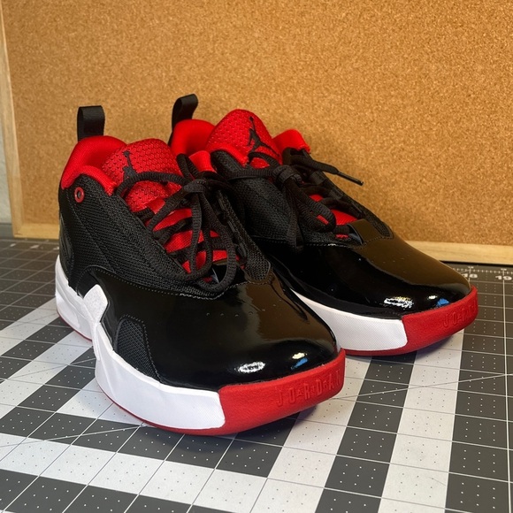 Jordan 
'MAX AURA 6'
Brand new
NWOT - Picture 4 of 15